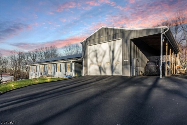 Photo - 153 Stag Hill Rd