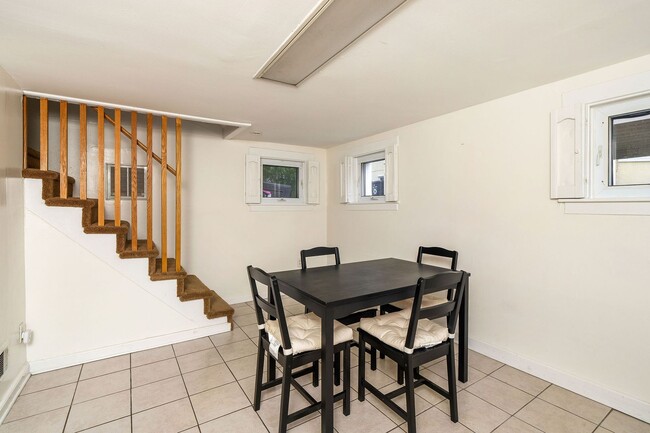 106 Spruce St Unit 106 Spruce St #3
