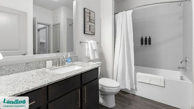 Photo - 2800 NE Green Oaks Blvd Unidad 1106