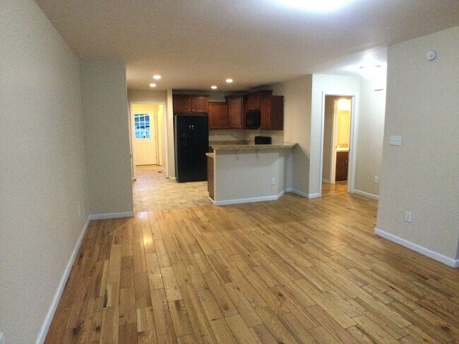 Photo - Radford, 5 BR / 5 BA