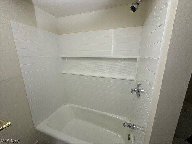 Photo - 5885 Youngstown Hubbard Rd