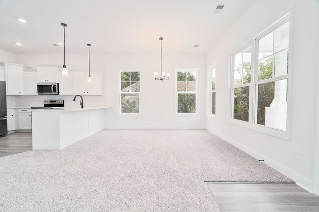 Photo - Modern New Build Minutes from Downtown Cha...
