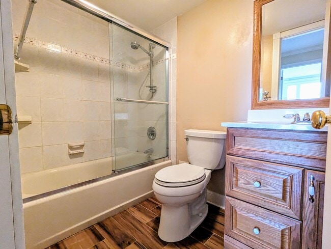 Photo - 1 Renaissance Pl