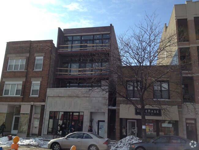 Building Photo - 3428 N Southport Ave Rental