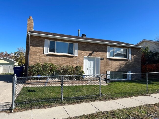 Building Photo - 3801 S Franklin Cir
