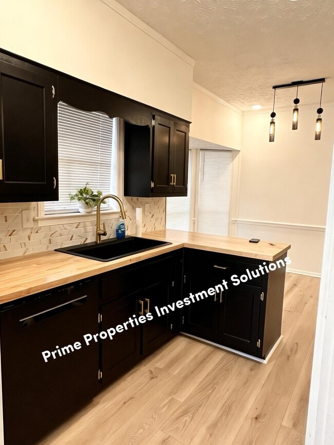 Photo - 4012 Amberly Rd