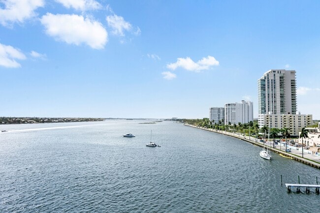 Building Photo - 1200 S Flagler Dr