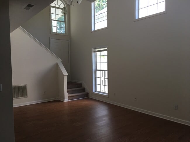 Photo - 3 BEDROOM SINGLE FAMILY HOME-2 1/2 bath~2 ...