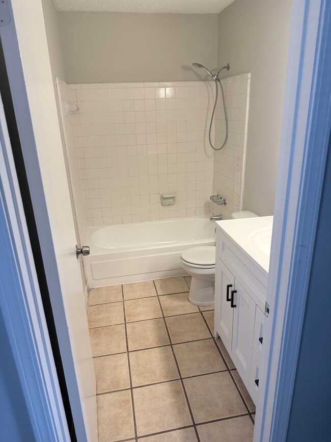 Photo - 206 Kettering Way