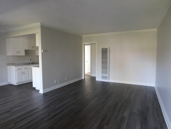 Valencia Apartments