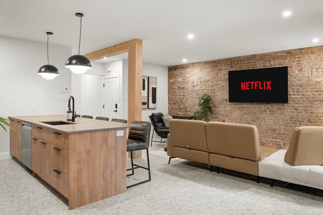 Photo - 4268 QC-335 Unit ID1257028P