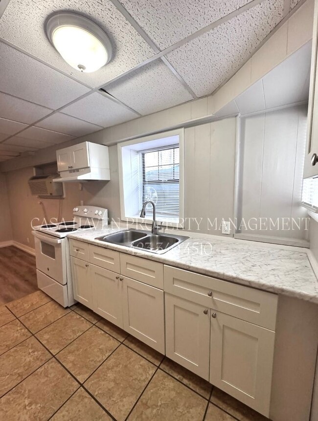 Photo - Limited-Time Special: All Utilities Included + First Month FREE with a 13-Month Lease! Unidad 204 E Watauga - 1