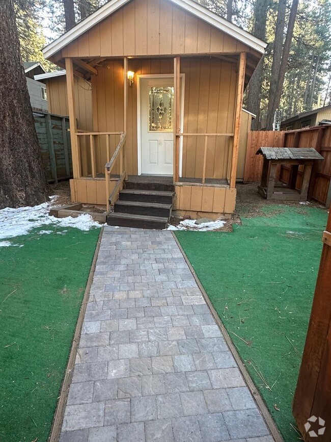 Building Photo - Cute pet friendly studio cabin available n... Rental