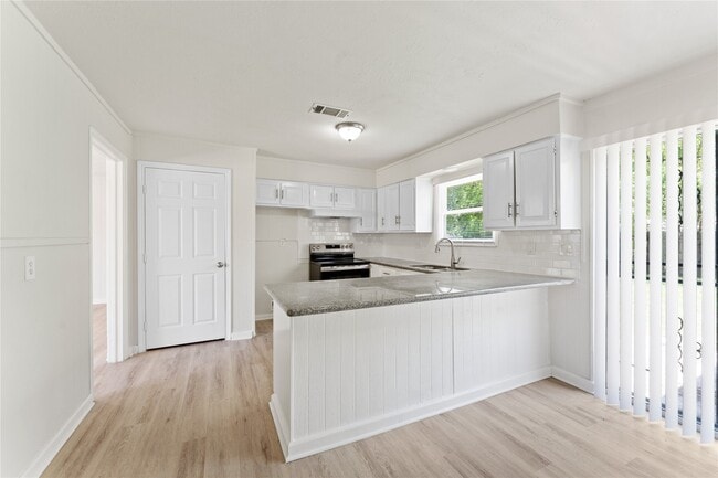 Photo - 7725 St Lo Rd