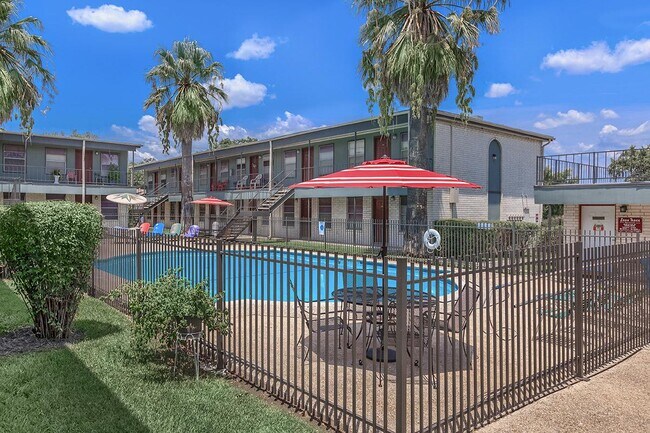 Leon Trace Apartments