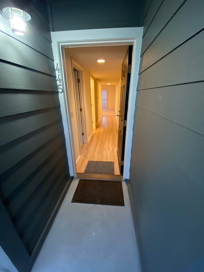 Entry Hall - 445 Willow Ave Unit 445