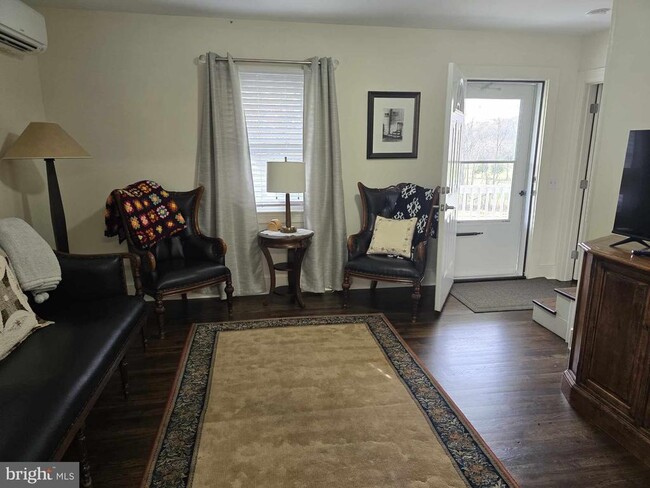 Photo - 1358 Graves Mill Rd