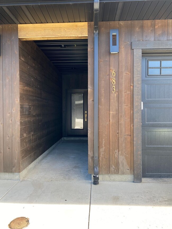 Building Photo - 3 bedroom / 2.5 bath with garage - Driggs ...