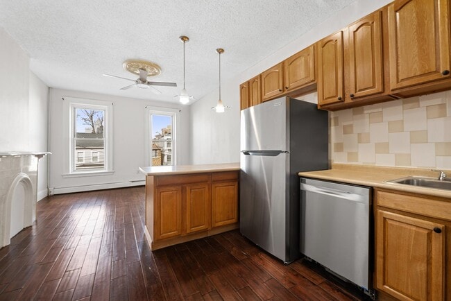 Building Photo - 37 Belmont Ave Unit 2