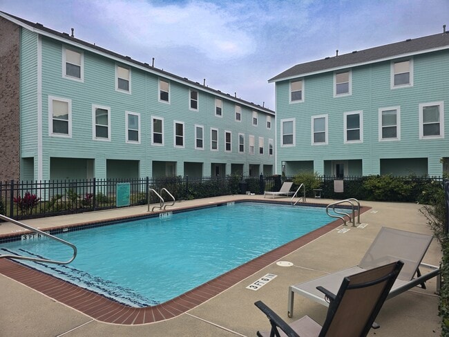 Photo - 3100 75th St