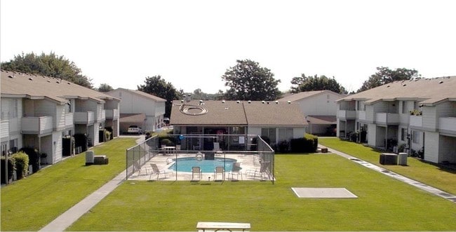 Building Photo - Phoenix Manor / Seville Rental