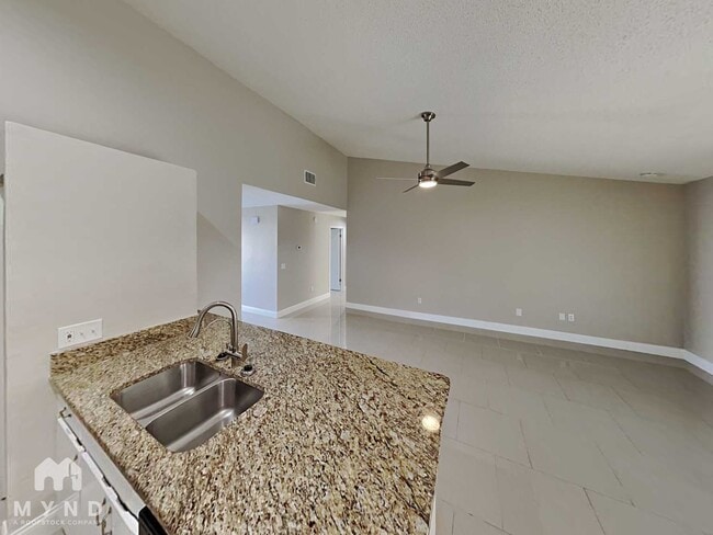 Photo - 8310 Clermont St