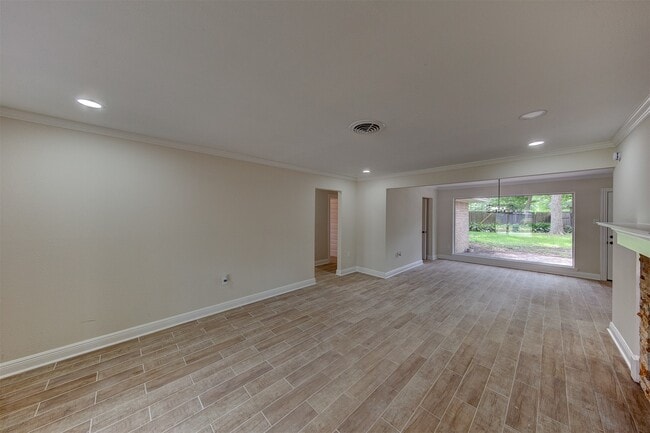 Photo - 8826 Robindell Dr