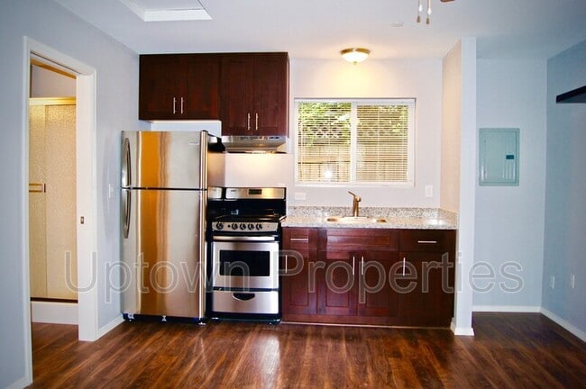 Building Photo - 7230 NE 18th Ave Unit Apt. 5