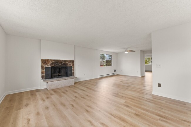 Photo - Charming 4 Bedroom 2 Bath single family house in Columbia City