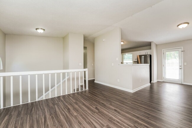 Photo - 2098 Drake Ct