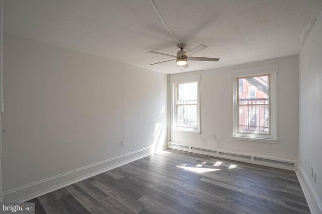 Photo - 122-122 Perry St