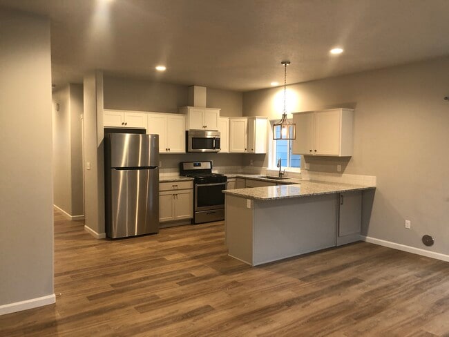 Photo - 1360 SW Center St
