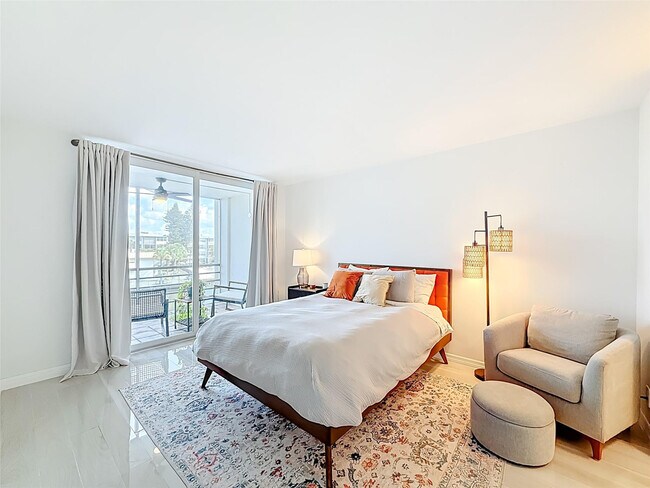 Photo - 2741 Taft St Unit 307