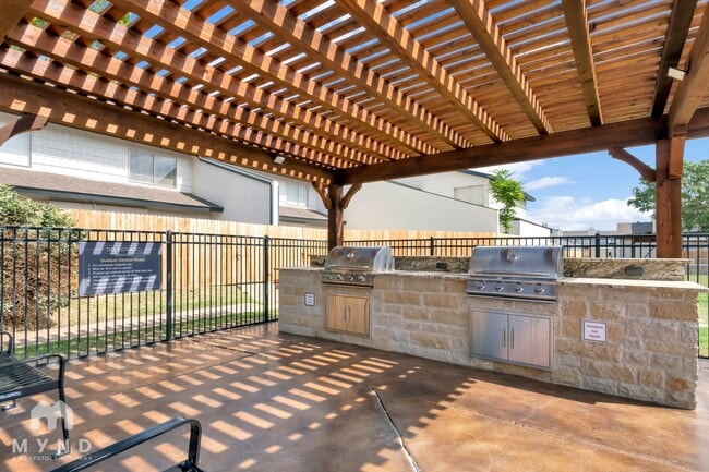 Photo - 3241 62nd St