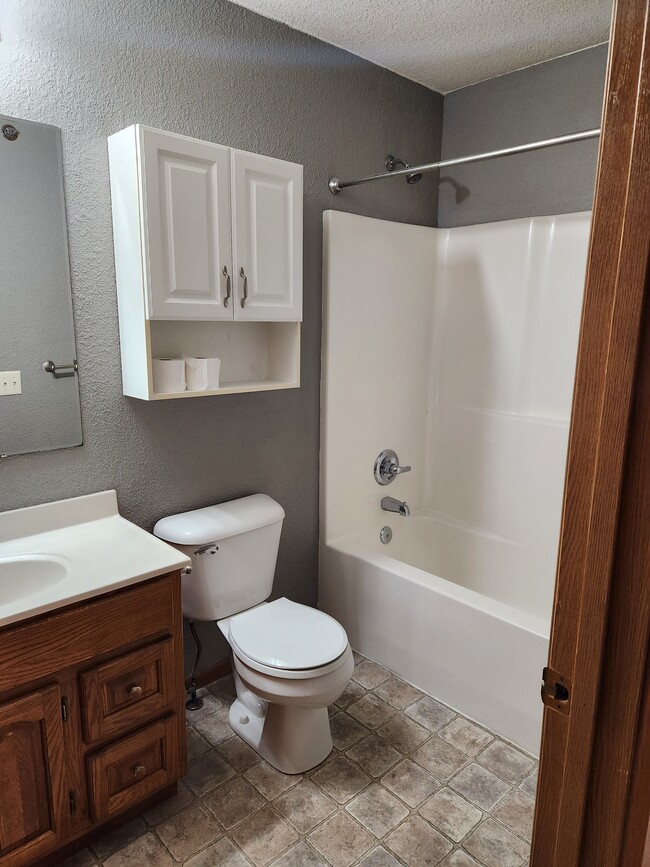 Baño - 1008 S First St Unidad C