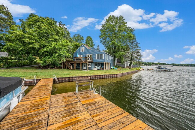 Photo - Year Round Rental Available on Wall Lake