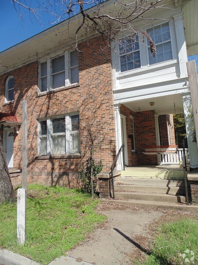 Building Photo - 3bed/1bath Duplex on West Campus - Walk to... Rental