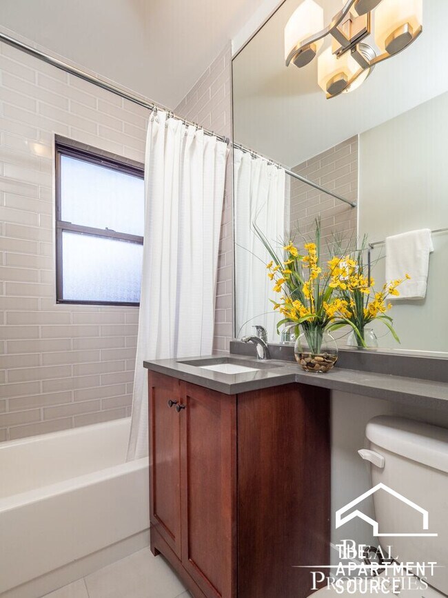 Photo - 2907 N Mildred Ave Unit L1