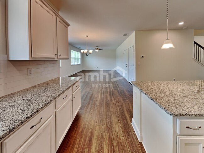 Photo - 353 Macroom Ct