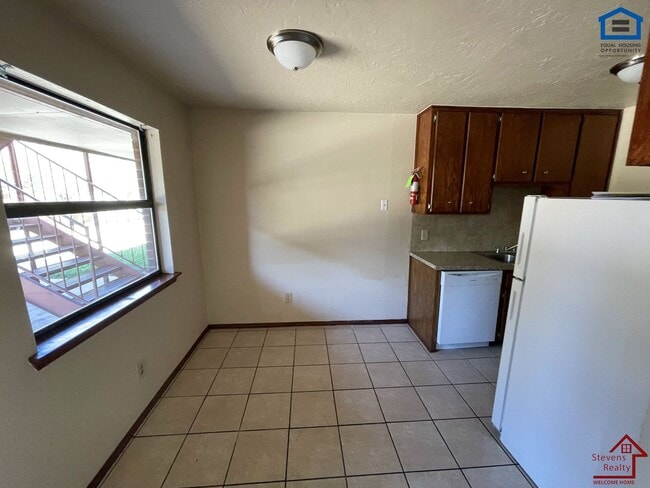 Photo - 1912 SW D Ave