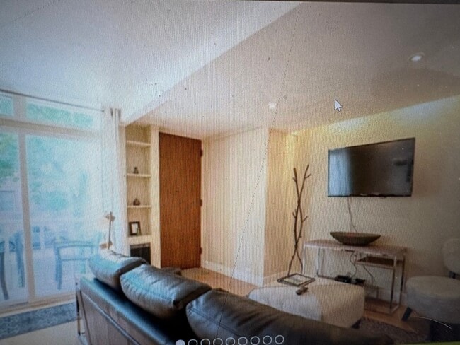 Building Photo - 830 W Altgeld St