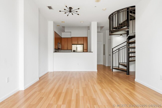 Building Photo - 801 S Olive Ave Unit 425