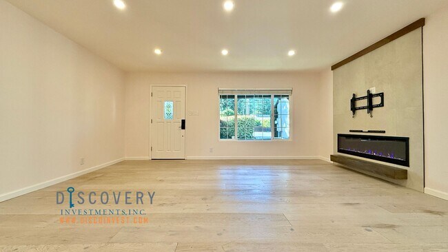 Photo - Your Ideal Modern Retreat with Enclosed Yard