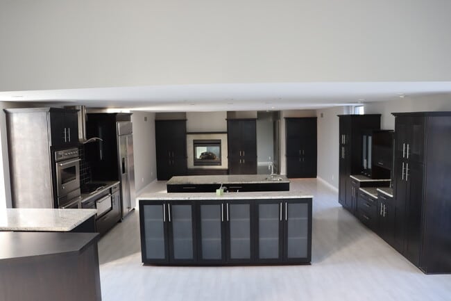 Building Photo - 615 W 9 Mile Rd Unit Ferndale Penthouse