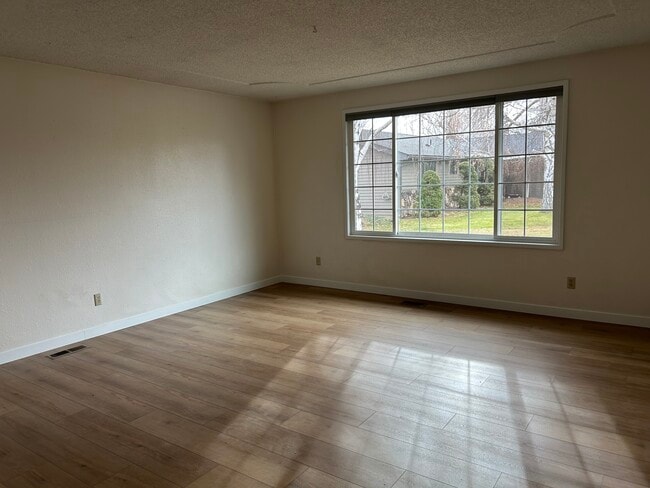 Photo - 5149 Sumac Ave