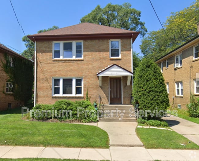 Building Photo - 907 14th St Rental