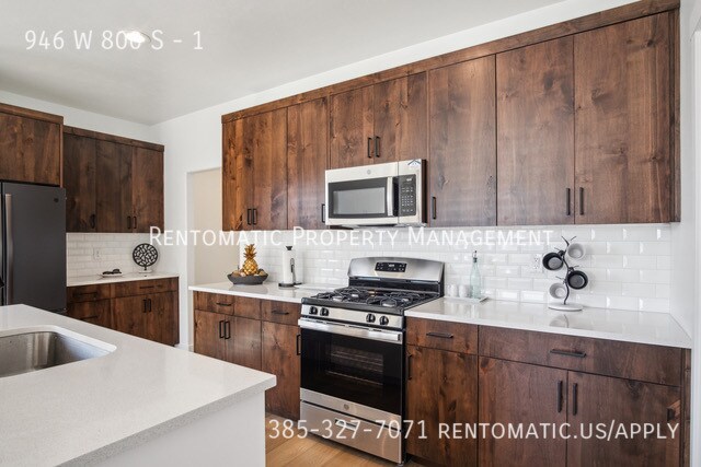 Photo - 946 W State Rd