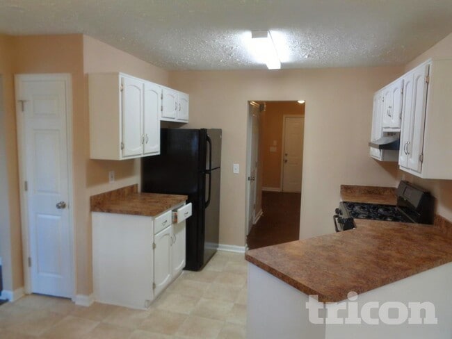 Photo - 730 Sugar Springs Ln SW