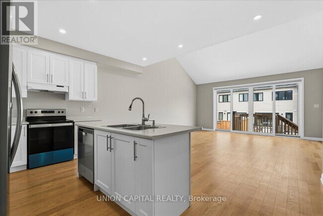 Photo - 11 Sailors Landing