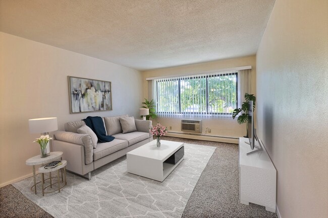 Fargo, ND Woodland Apartments | Living